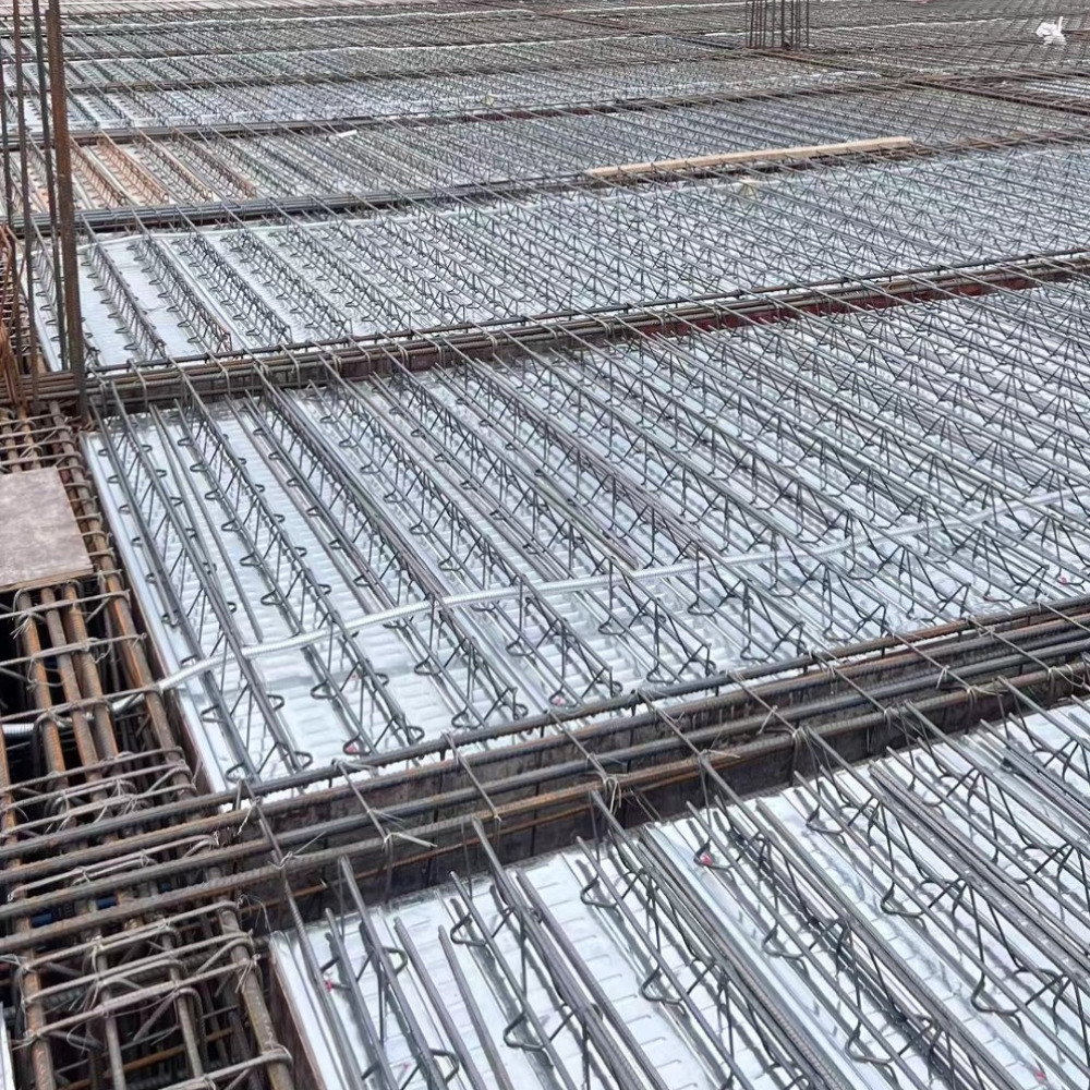 山西鋼結(jié)構(gòu)公司：怎樣選擇質(zhì)量好的樓承板？
